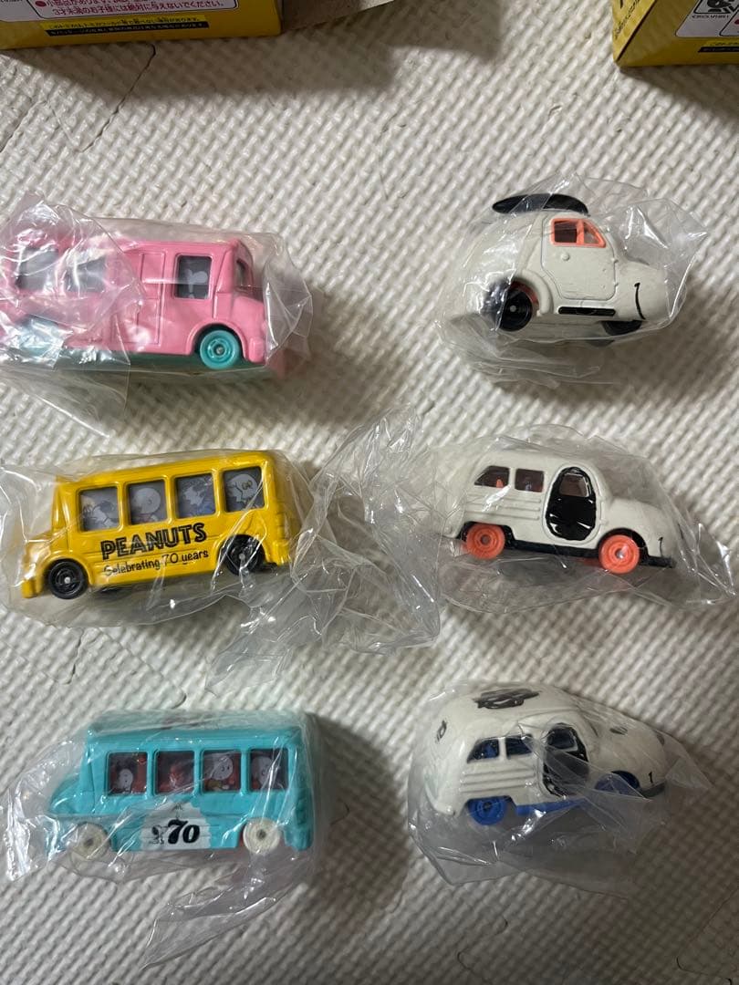 ピーナッツ生誕70周年記念　ドリームトミカコレクション　スヌーピー　コンプリート