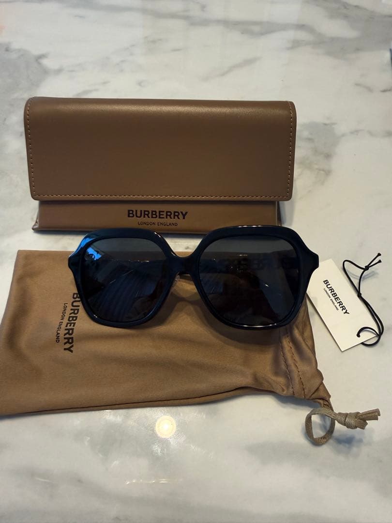 BURBERRY バーバリースクエア サングラス