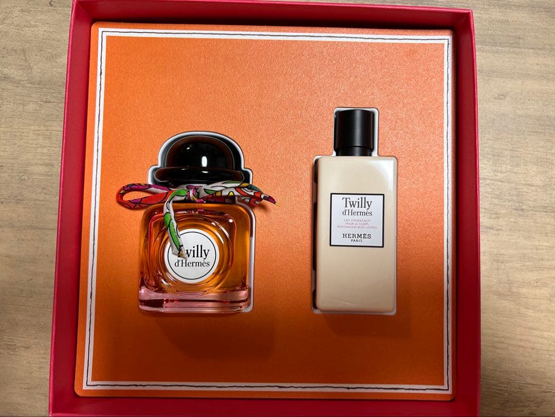 香水とボディローションセット