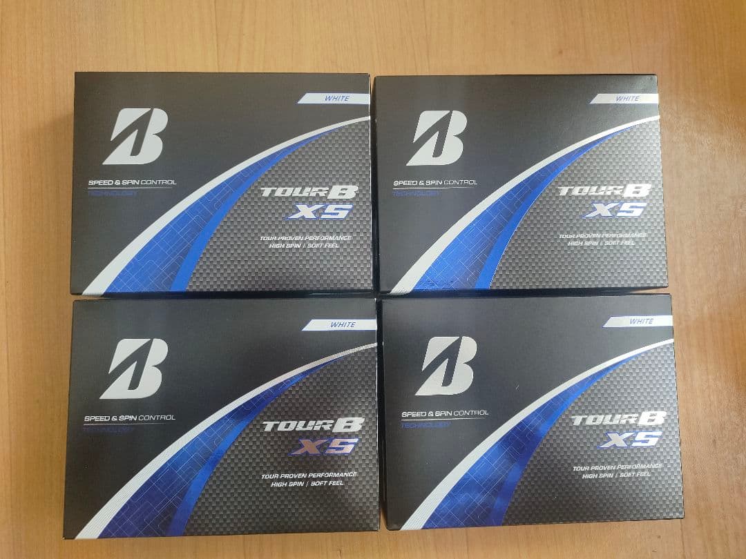 Bridgestone TOUR B XS ゴルフアクセサリーセット 4盒48球