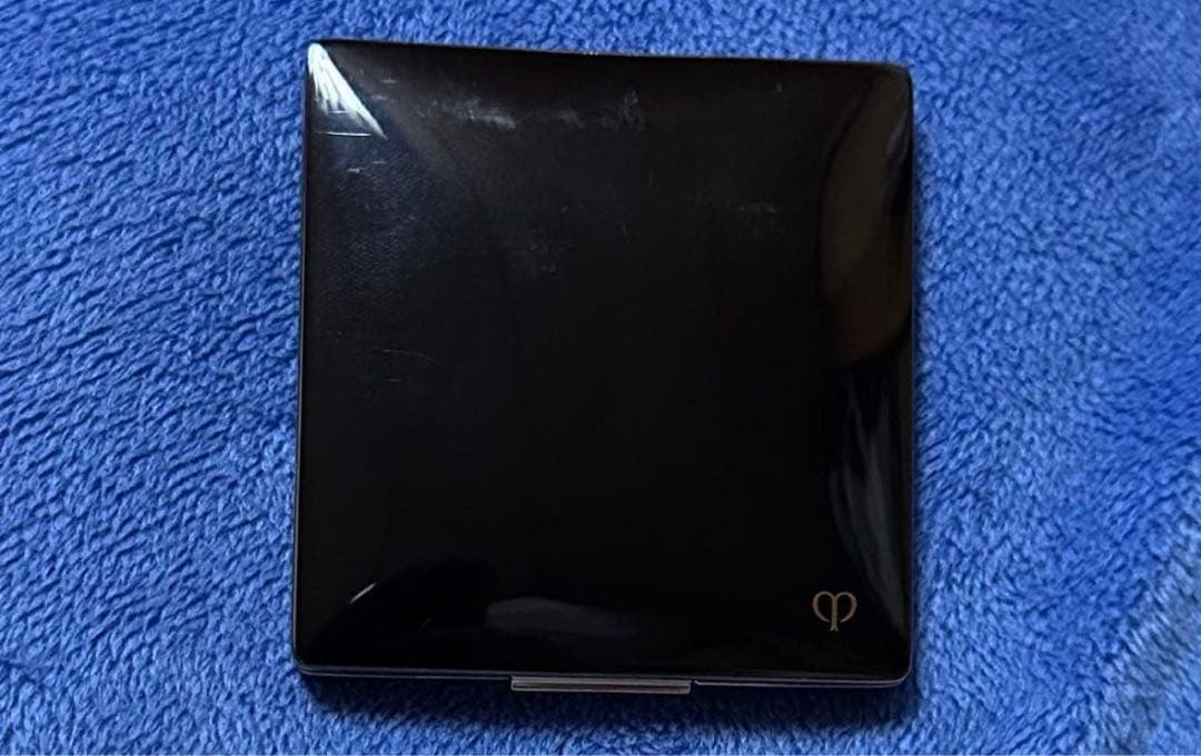 ぐ*ま様 クレドポーボーテ　プードルコンパクトエサンシエルn エレガントスリム