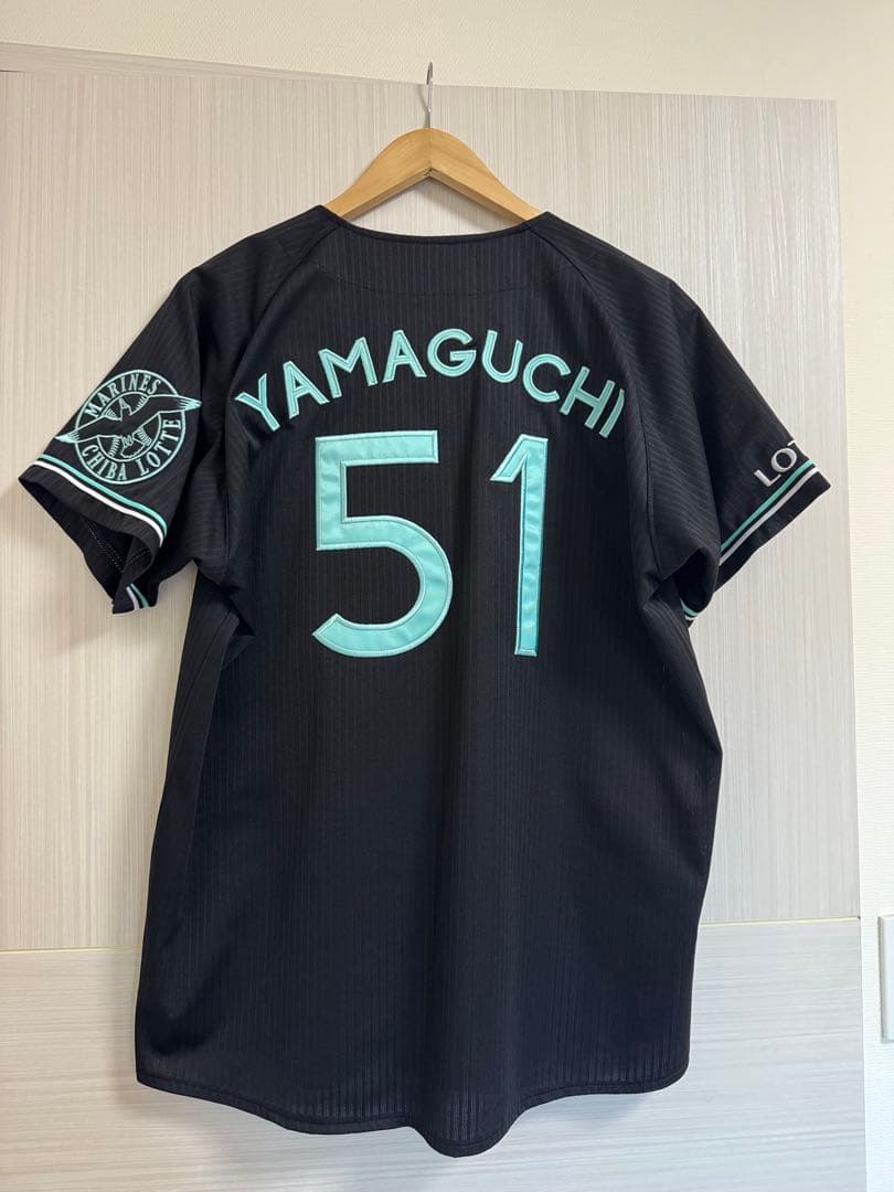 千葉ロッテ　ブラックサマーユニフォーム　山口航輝　51
