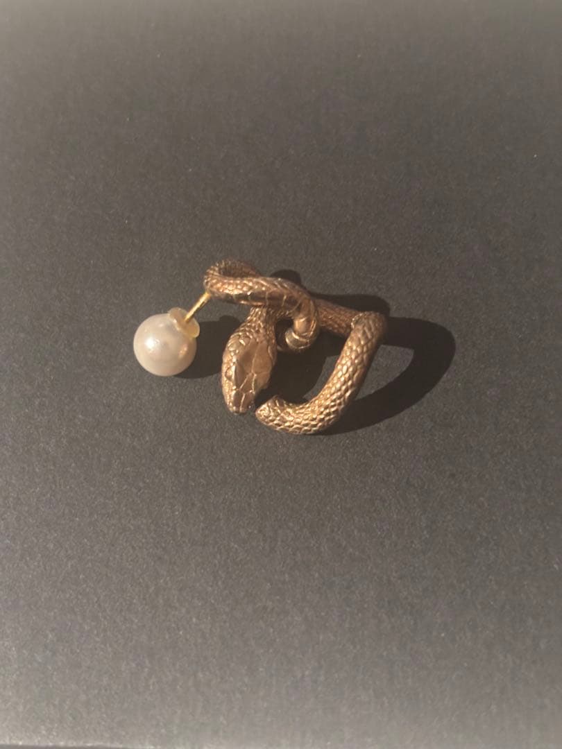 ELCAMI 蛇パール付きピアス(片耳用)