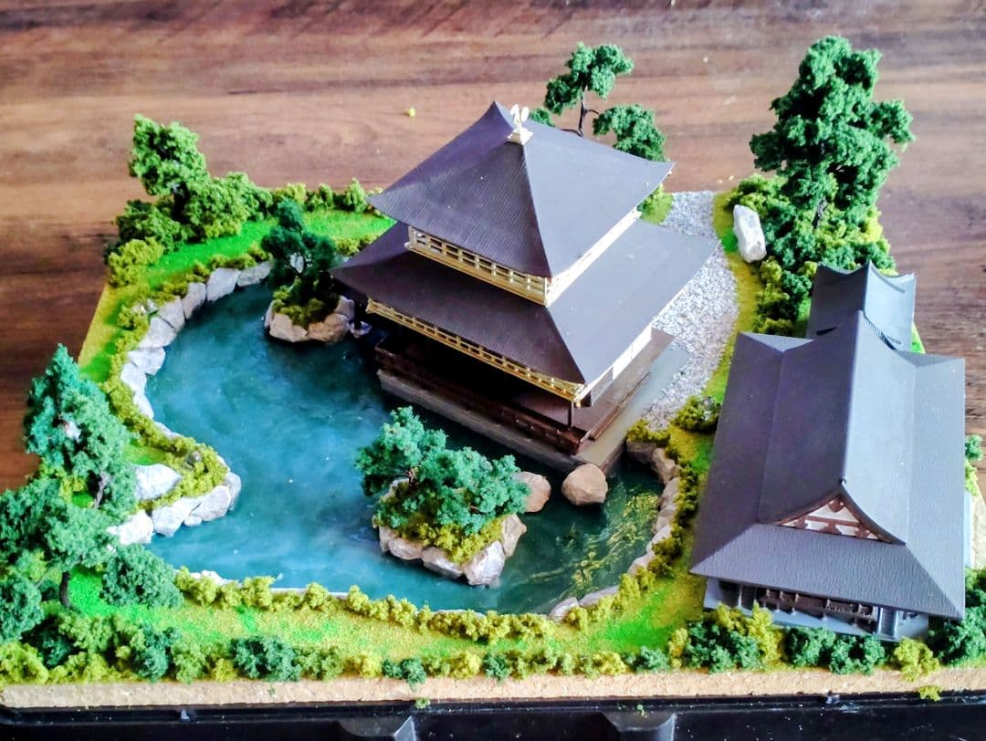 LED照明金付き閣寺ジオラマ　プラスティックケ一ス付き