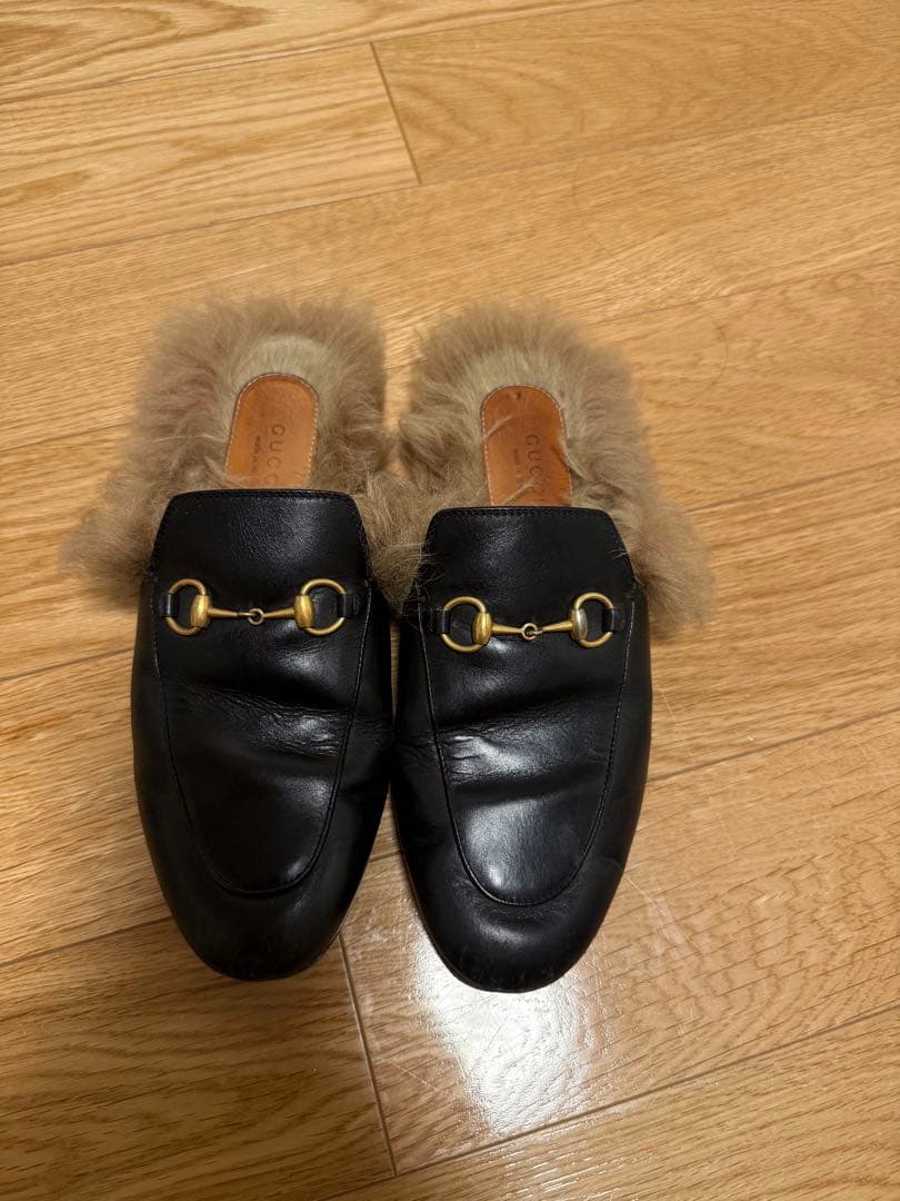 GUCCI ブラックファー付きミュール