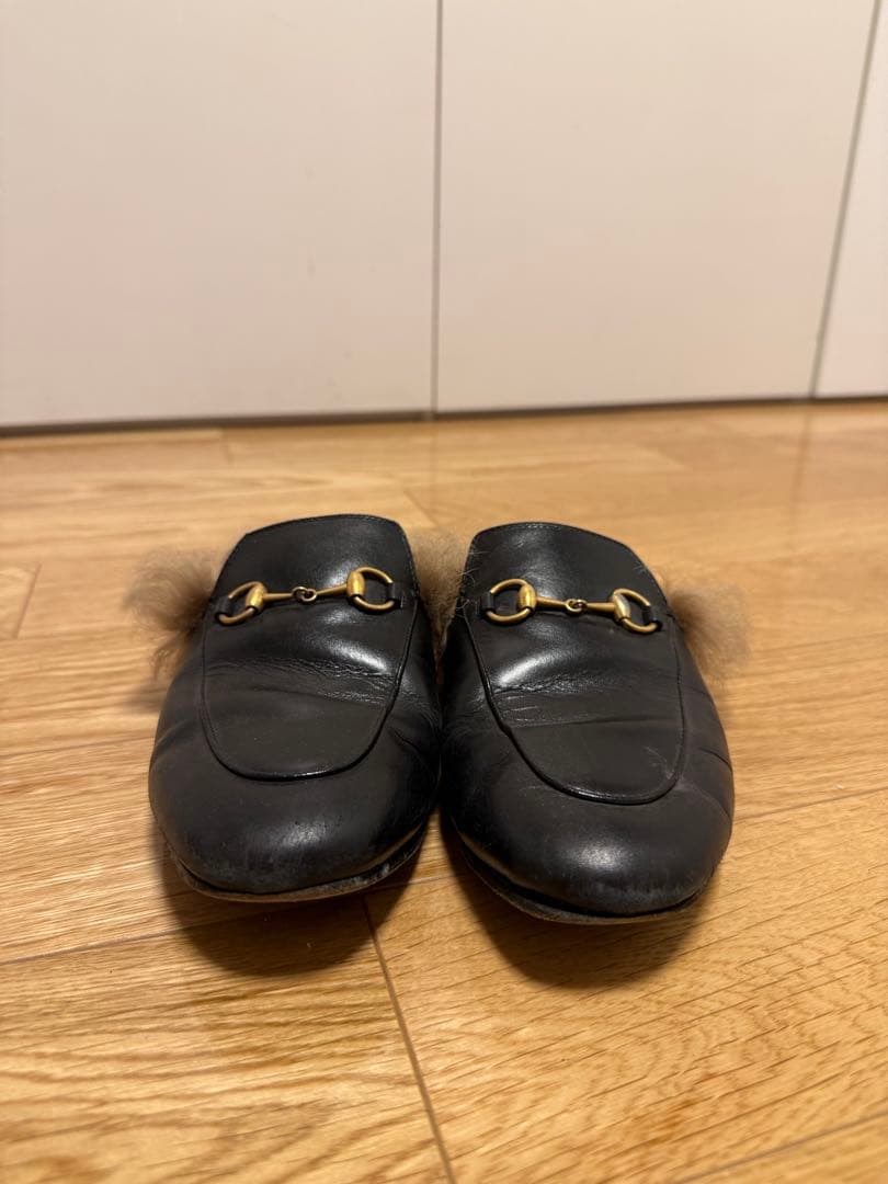 GUCCI ブラックファー付きミュール