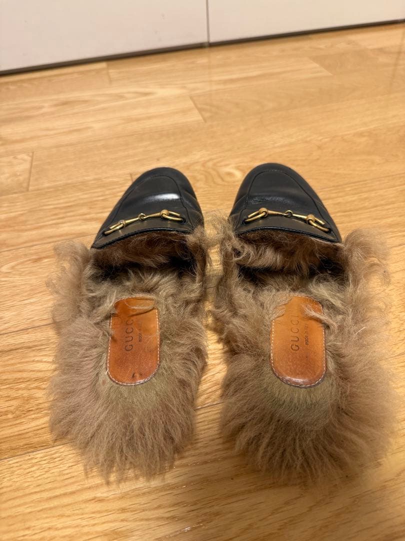 GUCCI ブラックファー付きミュール