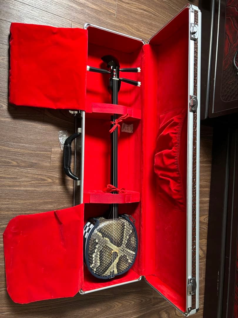 沖縄三線　与那城型　八重山黒木真黒　スンチー塗り　本張り