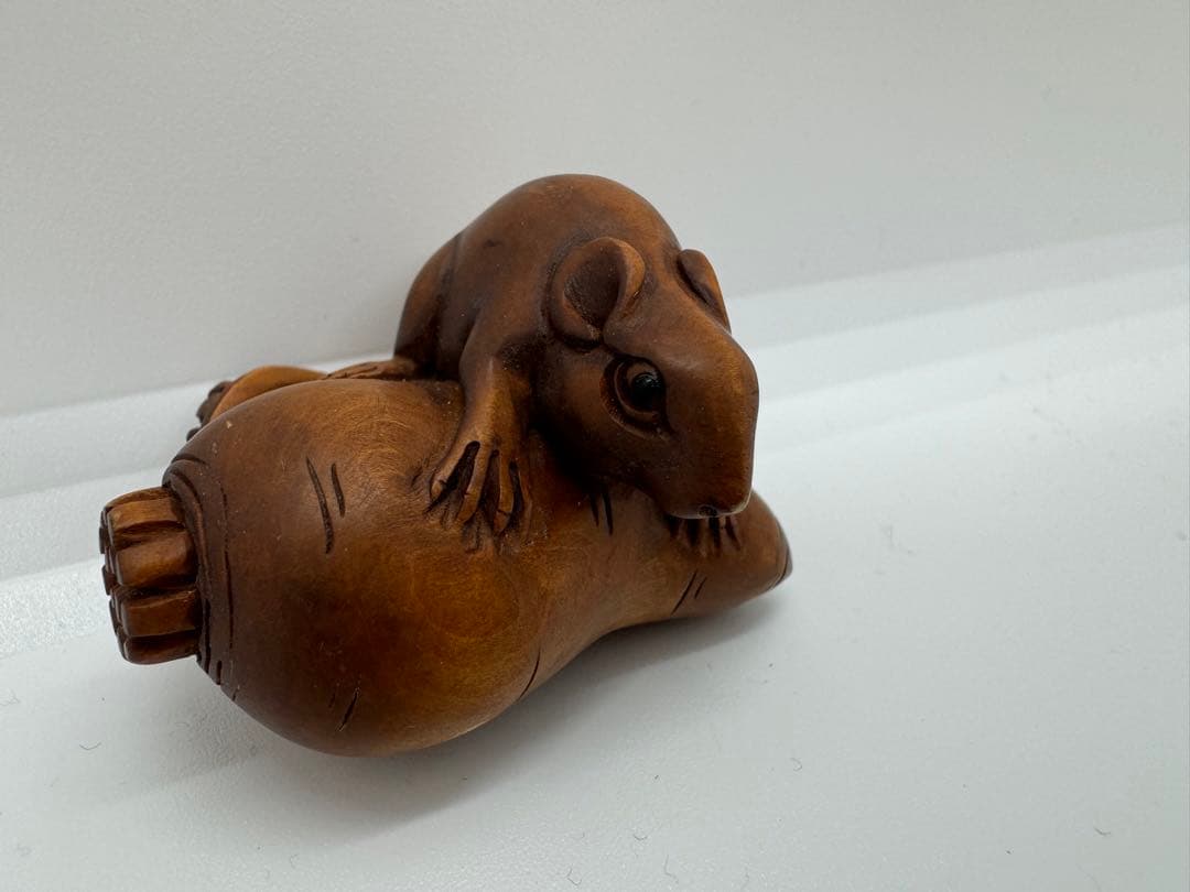 【美品】ネズミ 鼠 根付 木彫 置物 工芸品 美術品 骨董 光玉 在銘