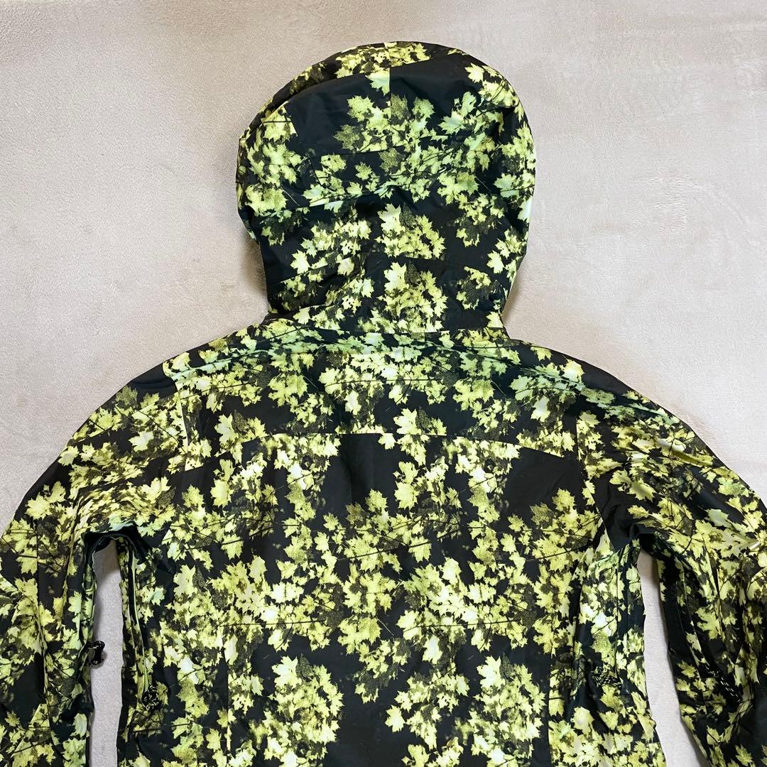 【超美品】バートン ak ゴアテックス ジャケット スノボウェア 花柄　S