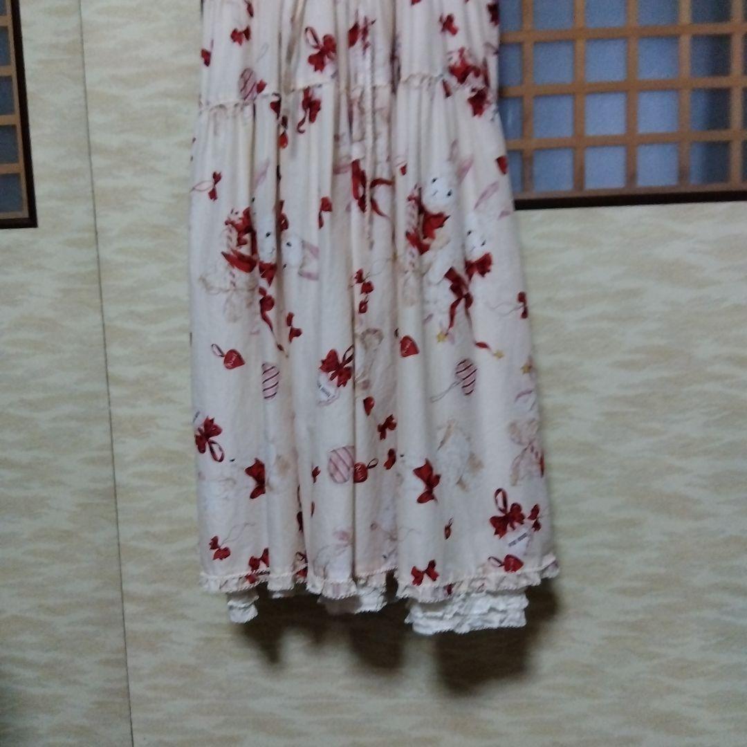 赤いリボンと花柄の半袖ミニワンピース