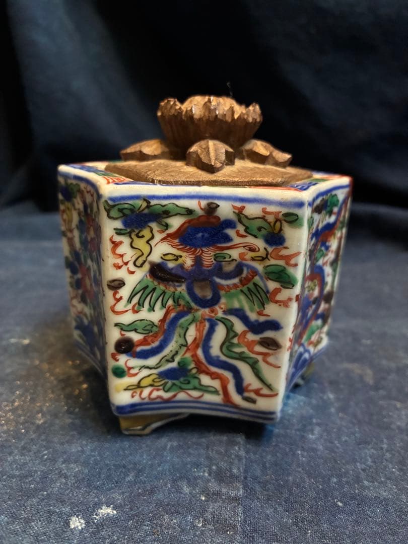 中国美術　香炉　大明萬暦年製　五彩　花と龍と鳳凰　六角香炉