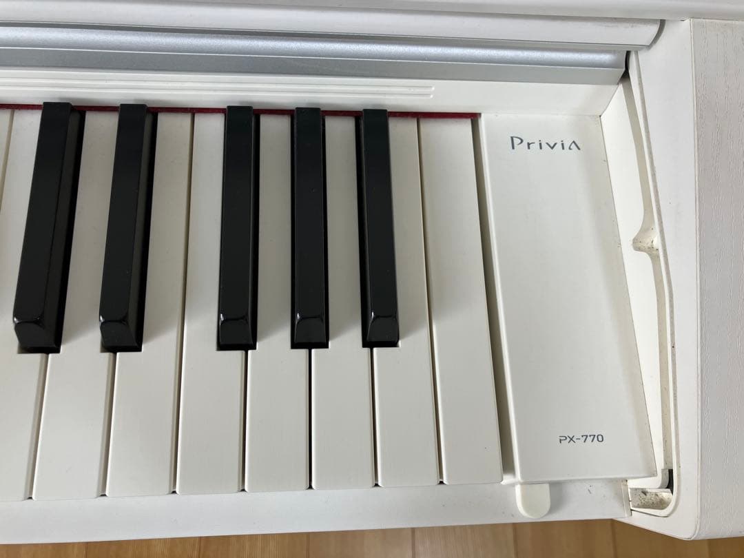 ホワイト電子ピアノ　CASIO Privia PX-770 値下げ中！