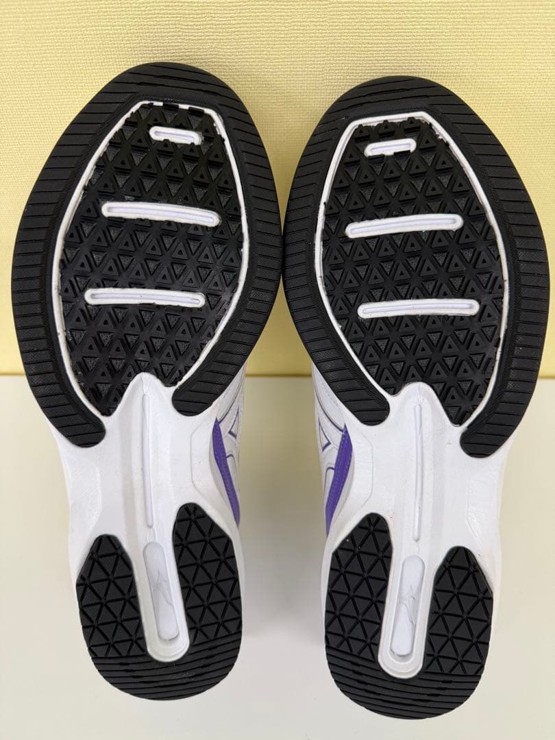 ミズノ トレーニングシューズ ホワイト/パープル【新品未使用品】