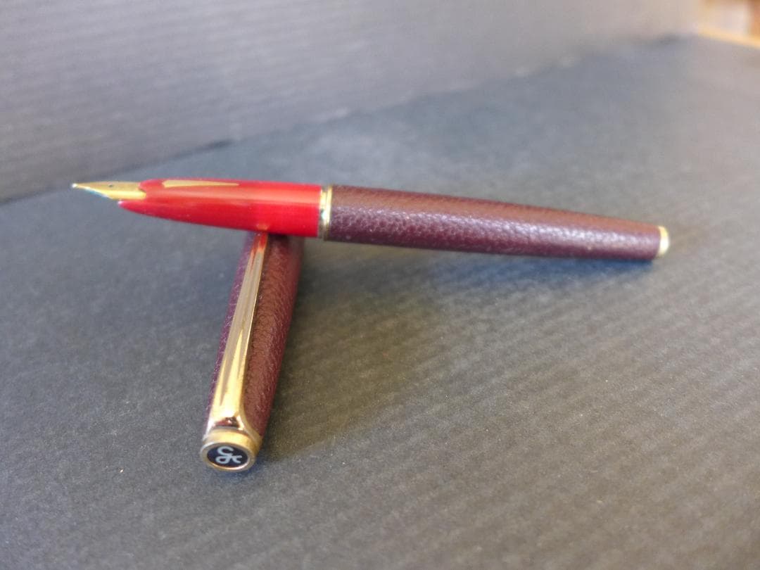 時代物　プラチナ万年筆　金属・皮製　ペン先:18K細軟 18 プラチナ　レトロ