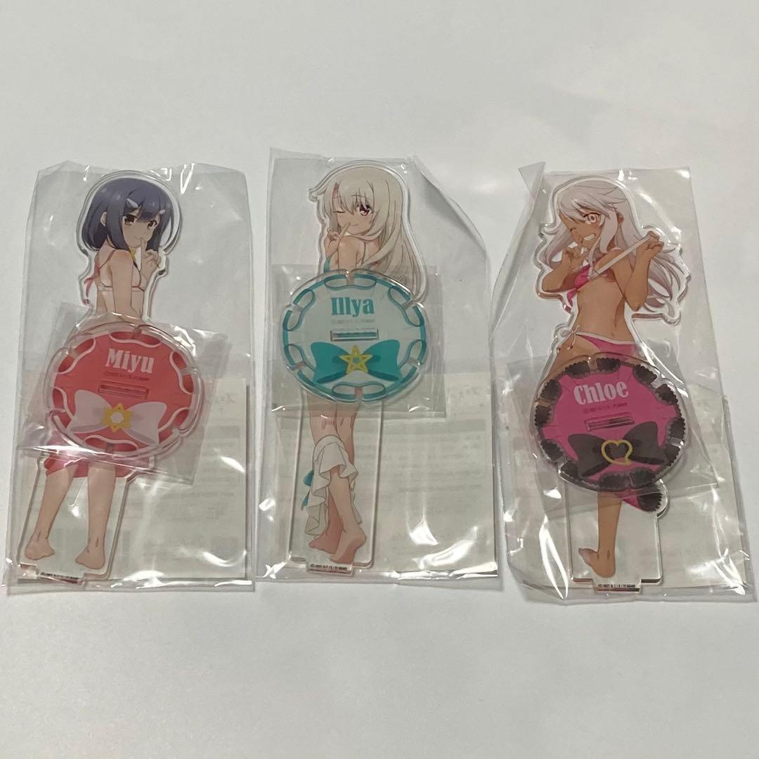 プリズマ☆イリヤ 描き下ろし　日焼け水着　BIGアクリルスタンド　全3種