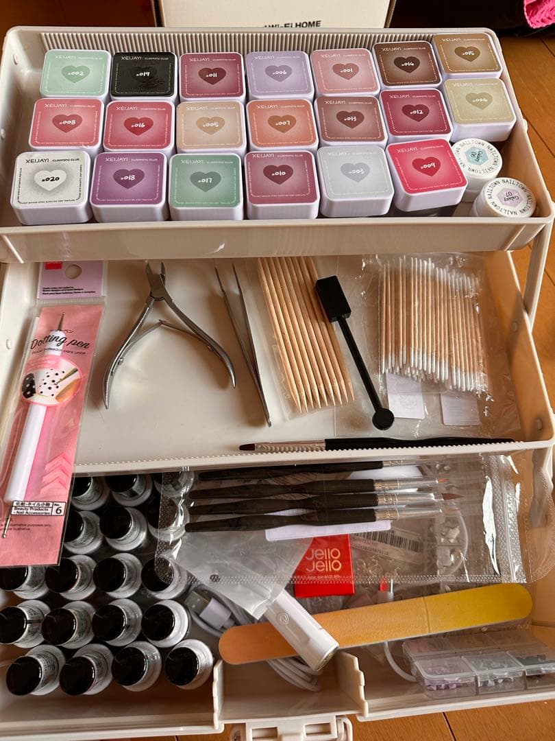 ネイルアート用品セット（多色パウダー、ポリッシュ、アートパーツ）