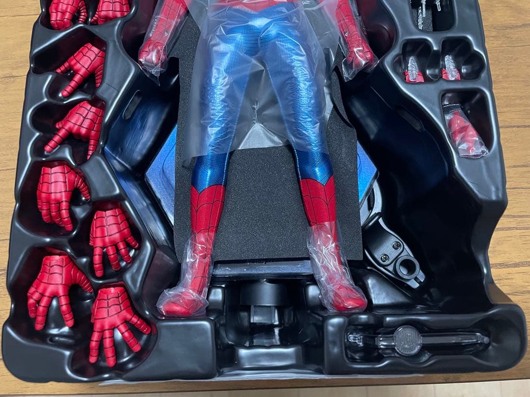 ホットトイズ スパイダーマン ニューレッド & ブルースーツ 1/6 フィギュア