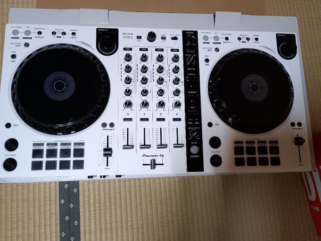 Pioneer DJ　DDj FLX6 W　コントローラー　期間限定。