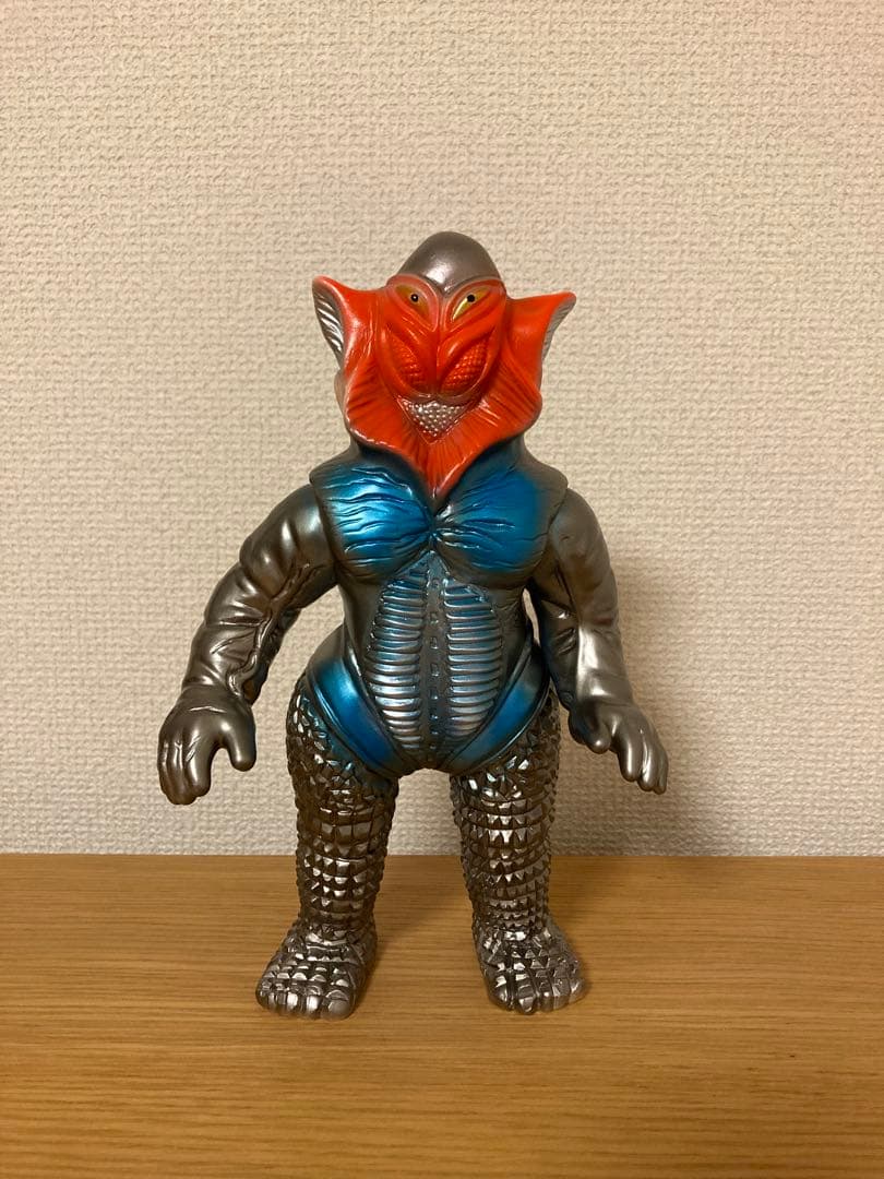 ブルマァク　肌色メタリックカラー　メフィラス星人