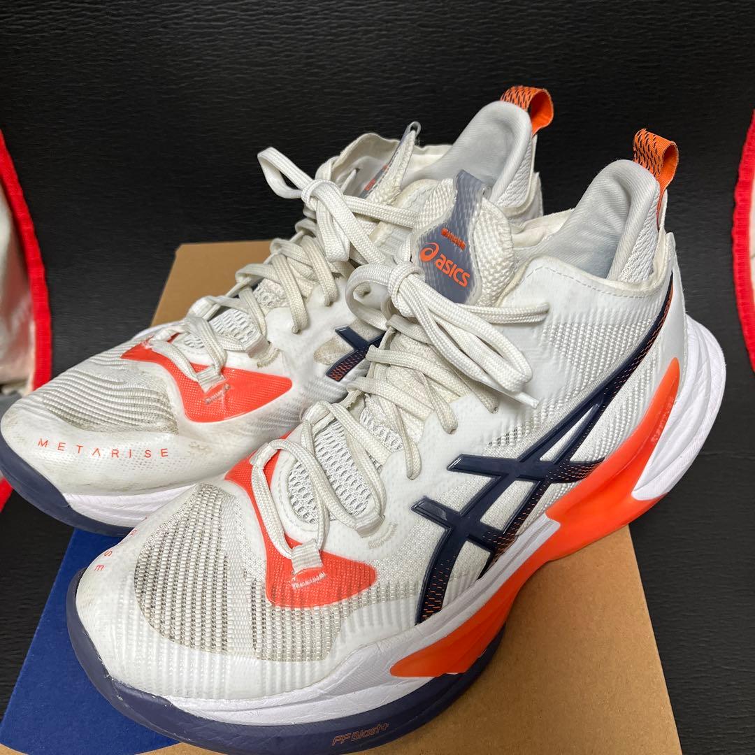 ASICS メタライズ 2バレーボールシューズ ホワイト/オレンジ　26.5cm