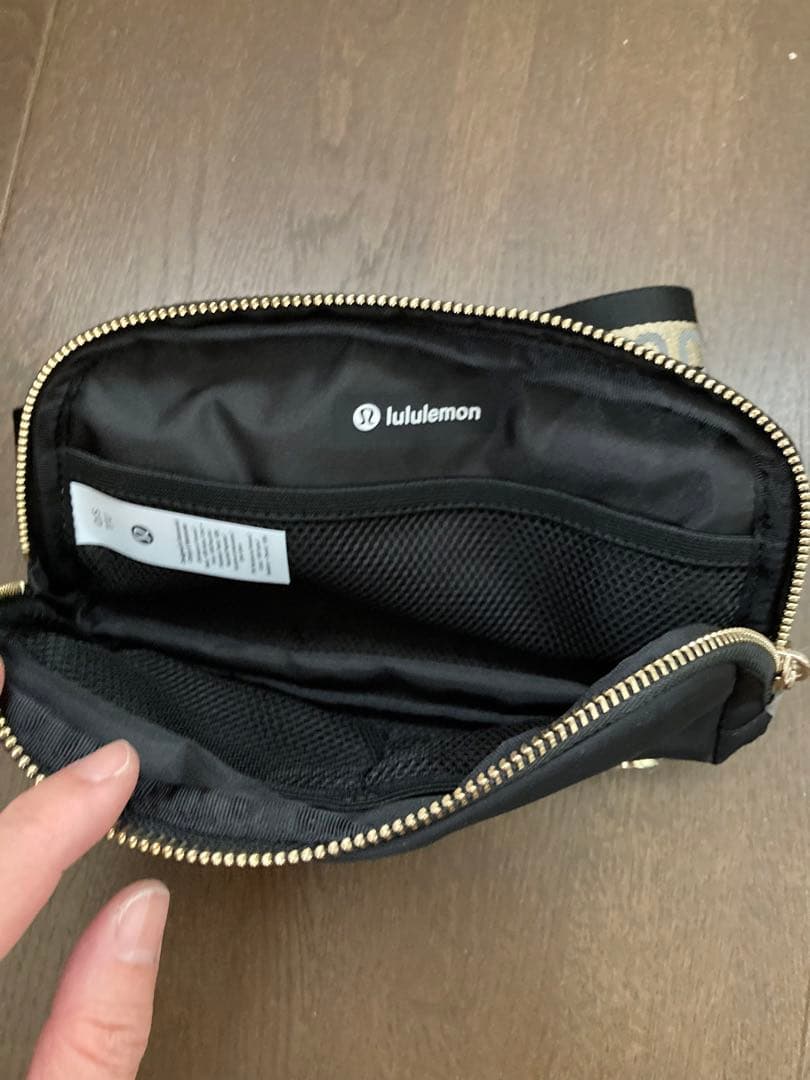 新品未使用！日本未発売 ルルレモン ベルトバッグ 1L