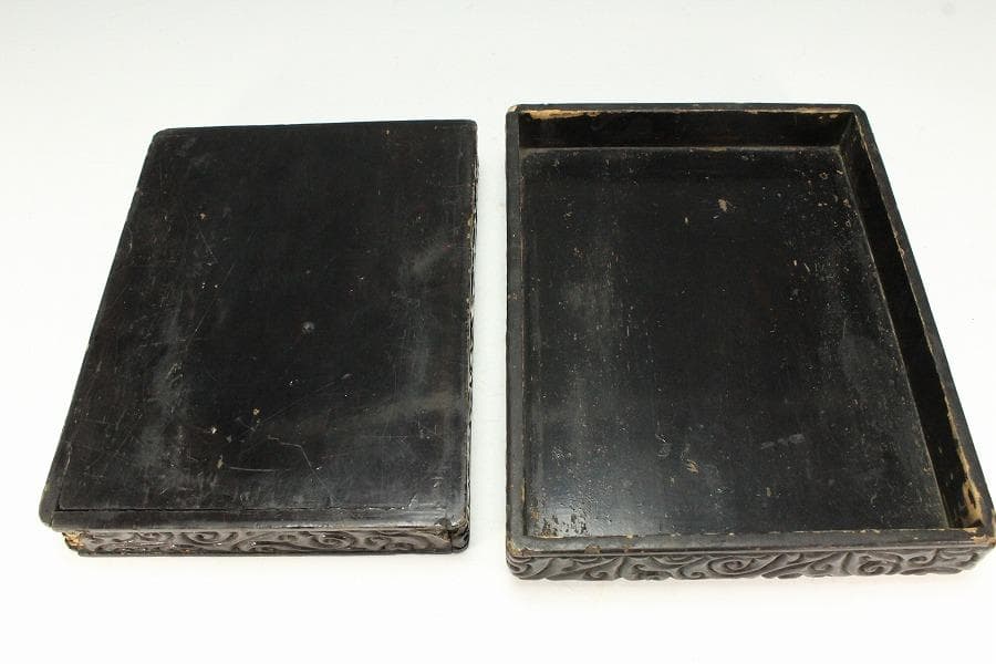 中国美術 彷 堆黒 具利縁 人物鳳鶴紋 蓋物(K-YC375)