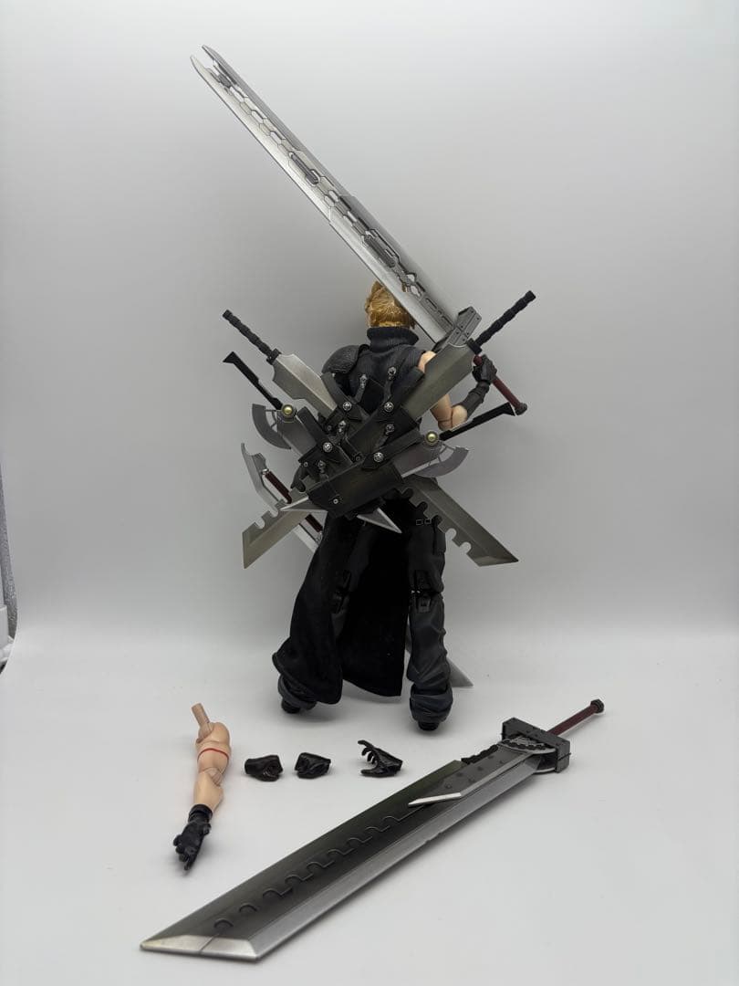 ファイナルファンタジー7アドベントチルドレン　プレイアーツ　クラウド