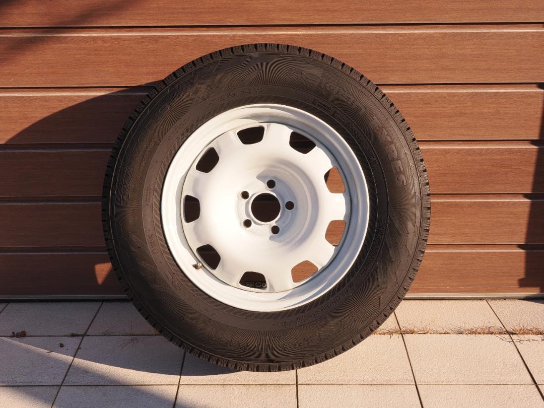 大幅値下げディフェンダー純正18インチスタッドレス4本ノキアン255/70R18