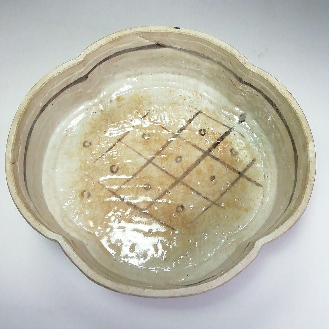 Ｓ４８５　喰籠　『志野　木瓜形　食篭』『山口錠鉄作』『即中斎　極箱』　共箱