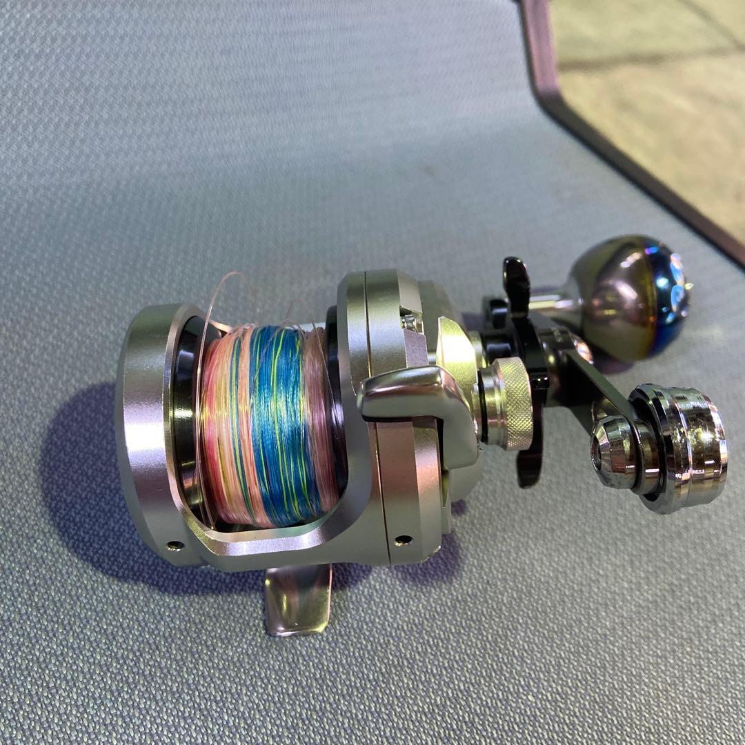 オシア ジガー ベイトリール マルチカラーライン付きゴメクサスハンドル付き