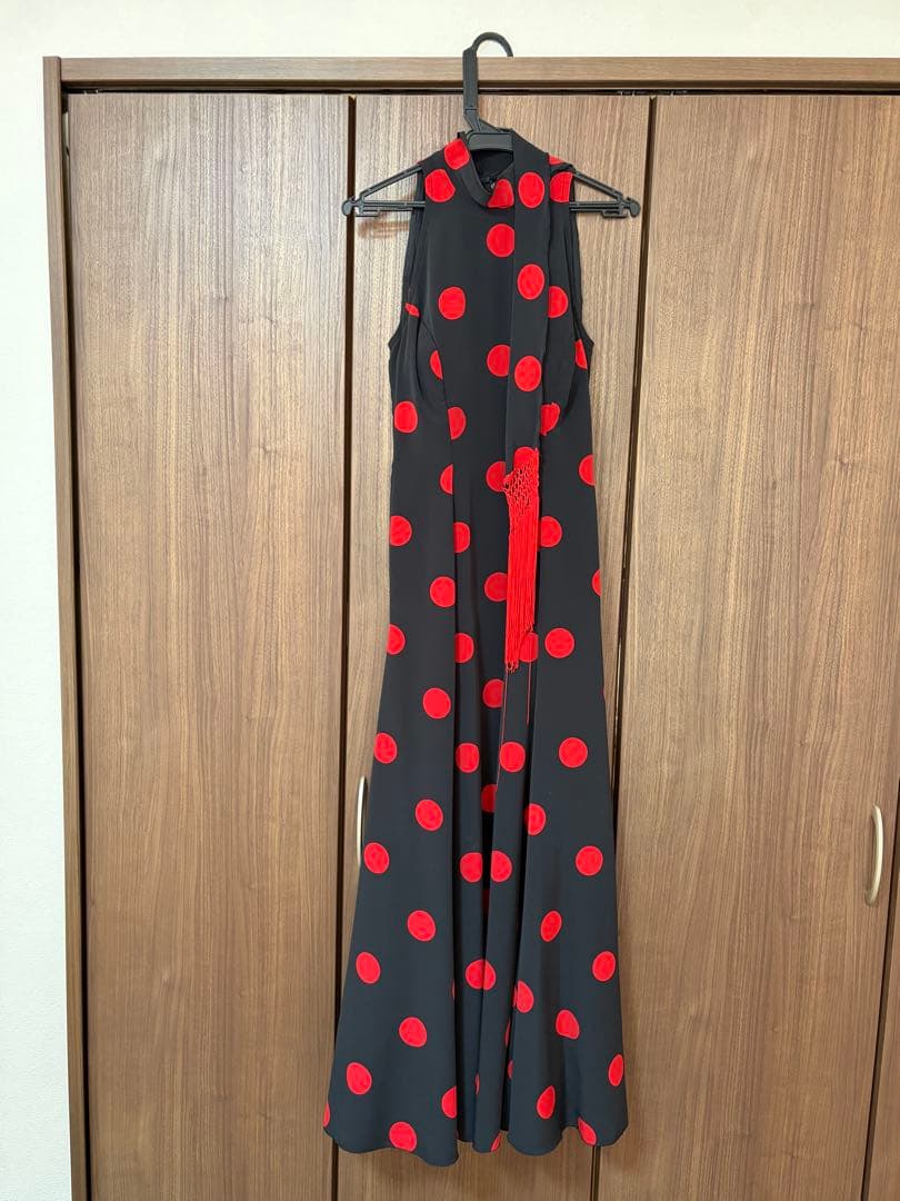 フラメンコドレス 黒赤水玉模様