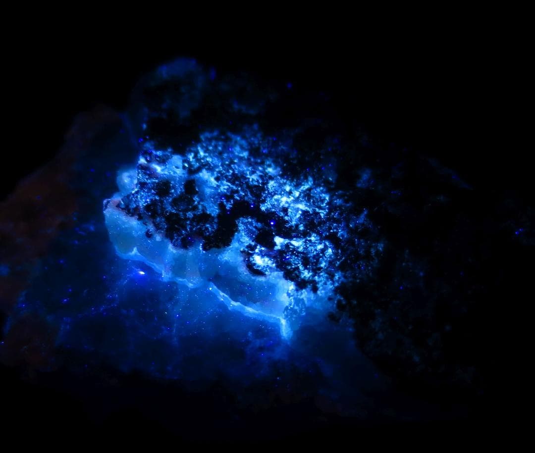 ターブッタイト ターブット石Tarbuttite 　蛍光鉱物　鉱物標本