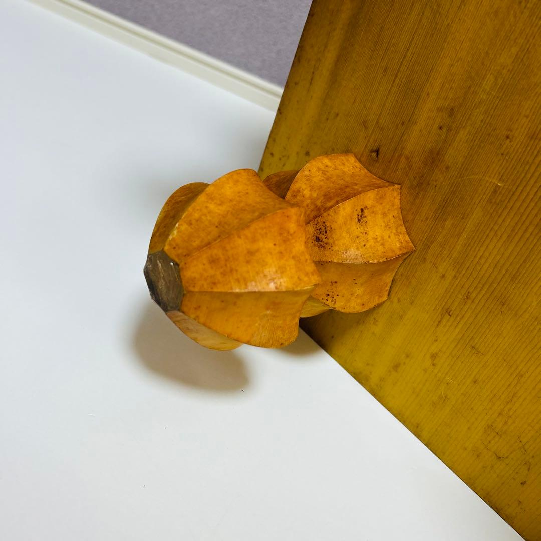 【送料無料】高級 国産 極厚 5.7寸 囲碁 本榧 柾目 目が繊細 ヘソ 脚付き