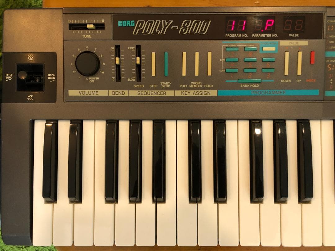 KORG POLY-800 シンセサイザー 完動品 専用ケース付属