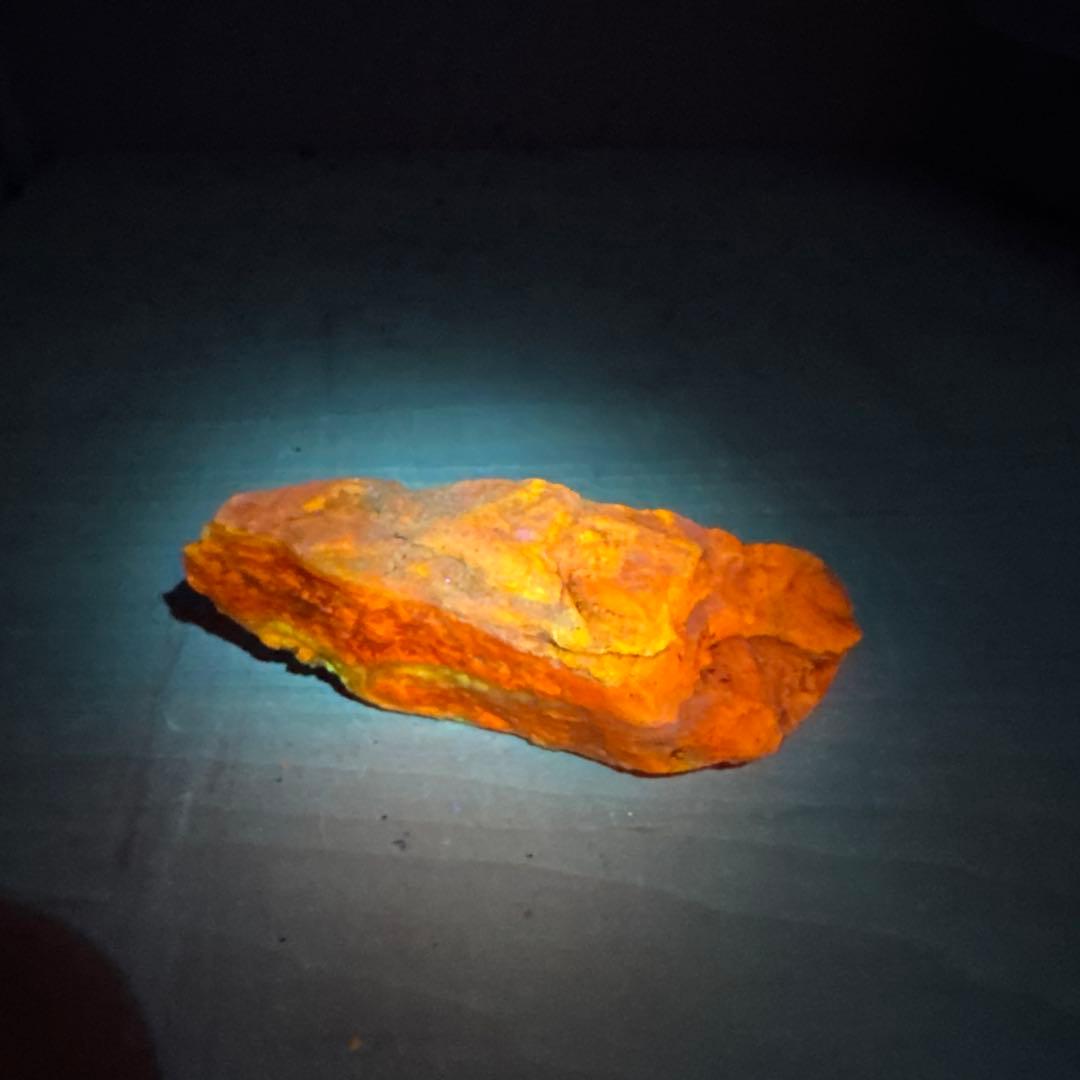 北海道石　然別オパール　蛍光オパール138g