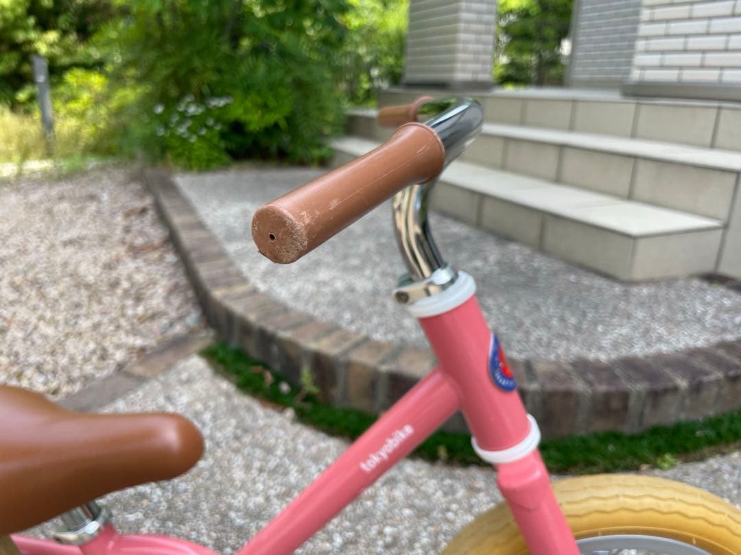 tokyo bikepaddle12インチモモ色、バイクスタンド、ヘルメット付き