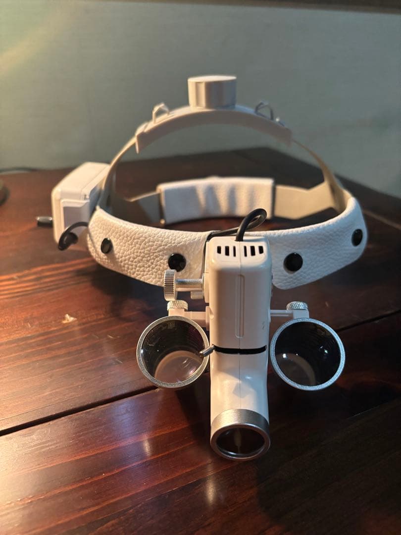 （ジャンク品）ヘッドバンドメガネ式ルーペ　拡大鏡LEDライト3.5倍　歯科外科用