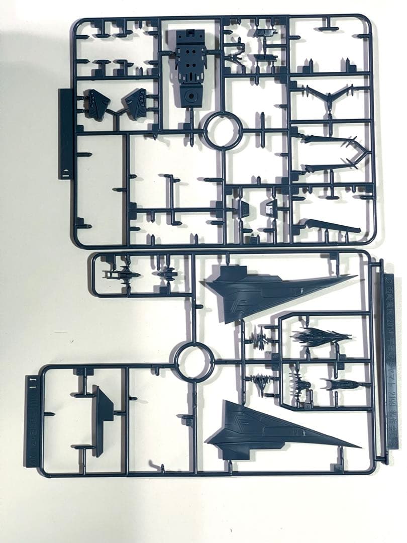 組立途中【バンダイ】宇宙戦艦ヤマト2199 コスモリバースVer. 1/1000