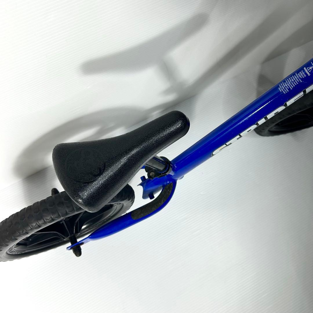 美品☆ストライダー クラシック 12 キックバイク ブルー 補助なし