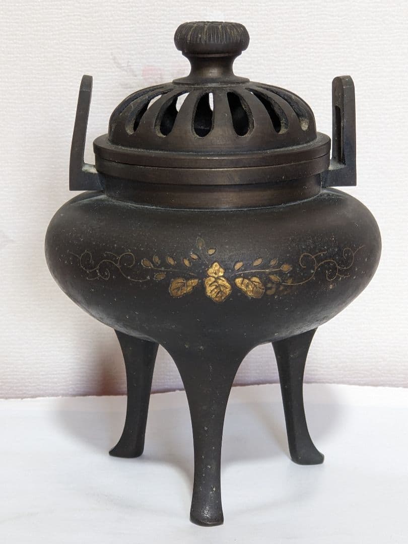 ♦高岡銅器 透し火屋蓋 袴形 三足香炉 銅器 唐金 香道具 置物 飾り 骨董品