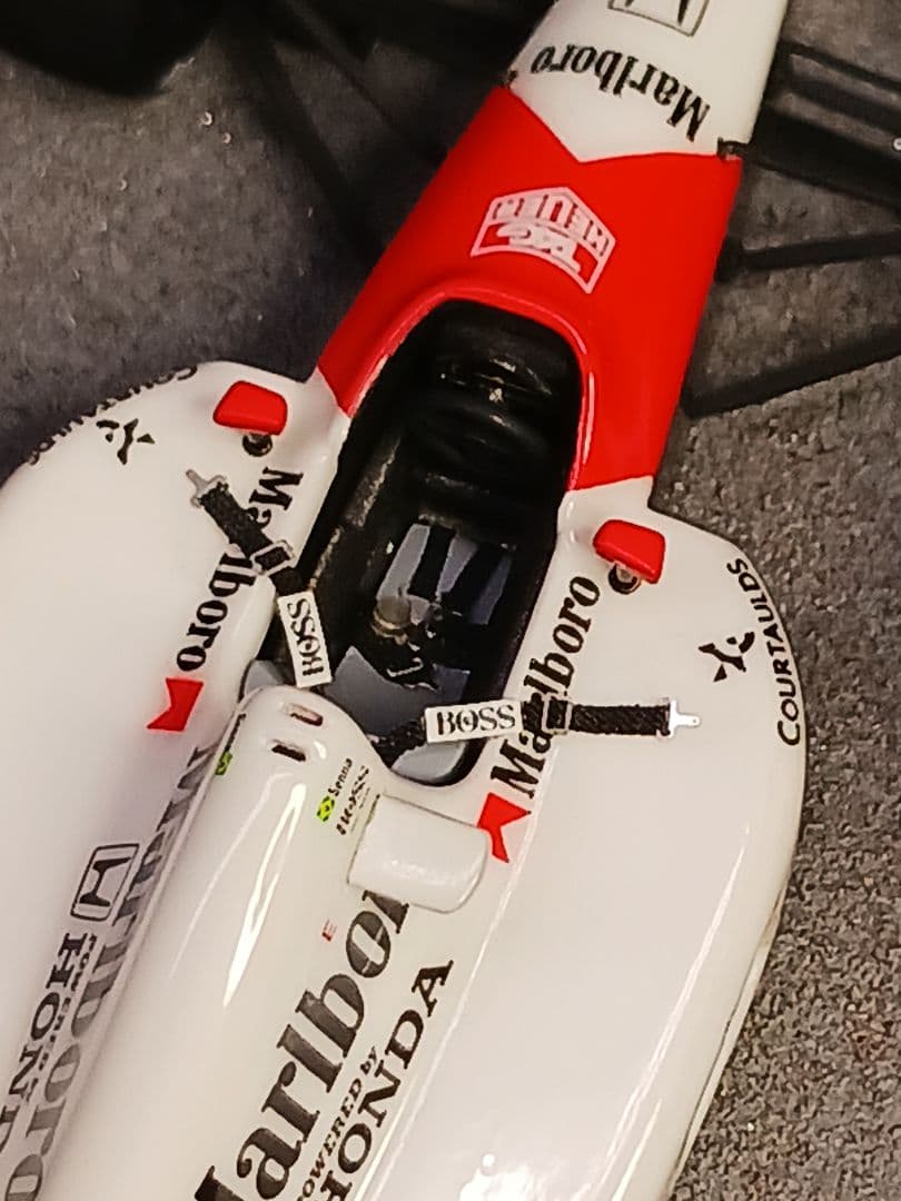 タメオ1/43 マクラーレン MP4/6 キット完成品(アイルトン・セナ)