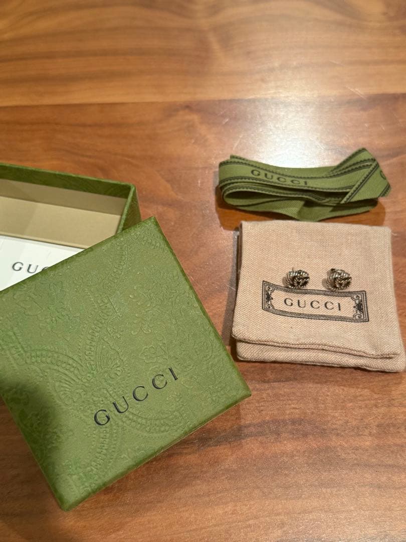 L.　GUCCI ダブルG ピアス