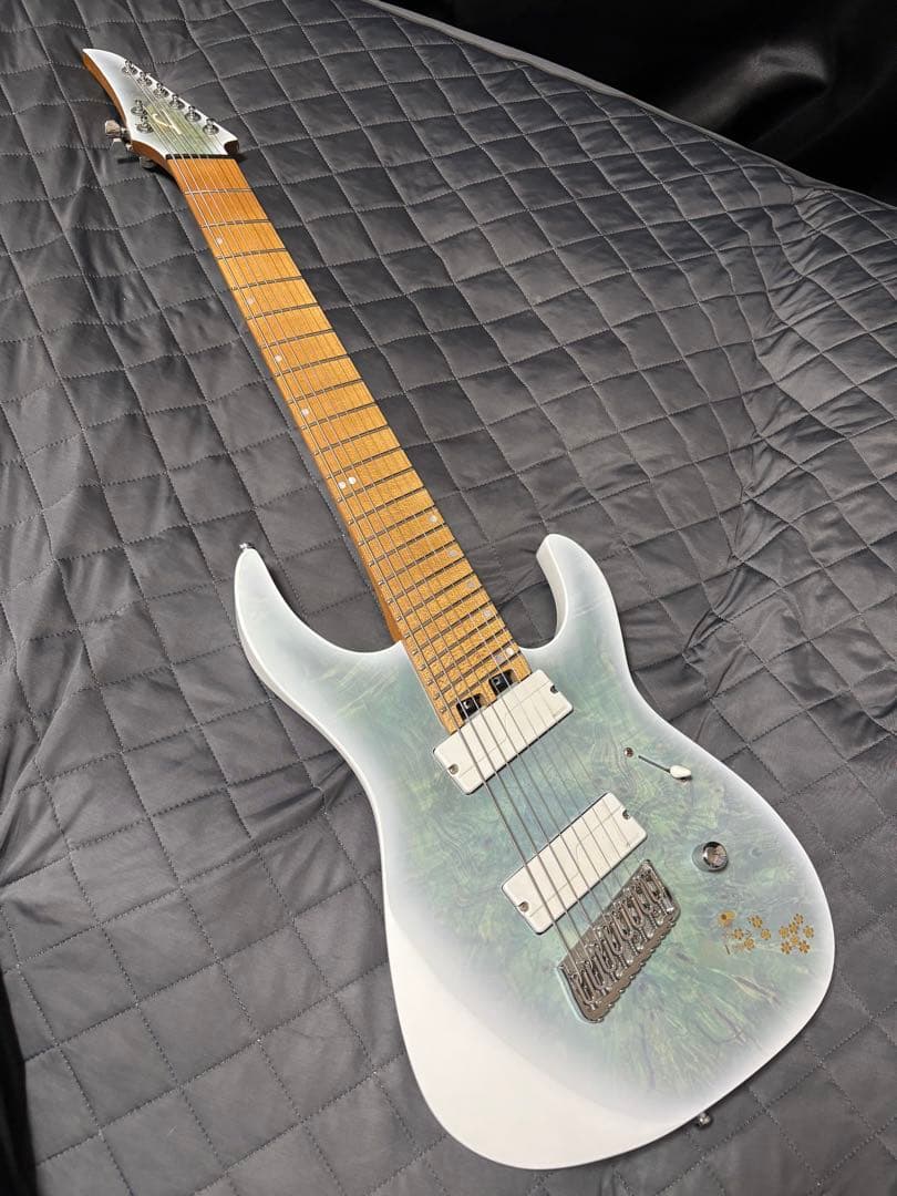 レガター　Legator 8弦　ギター