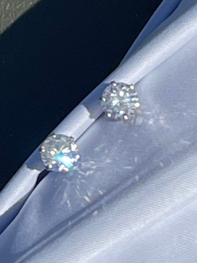 ダイヤピアス1.047ctと1.013ct