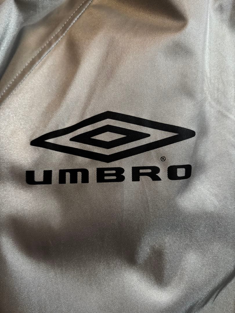 北海高校サッカー部　UMBRO 薄グレー　シルバー ベンチコート O-XO