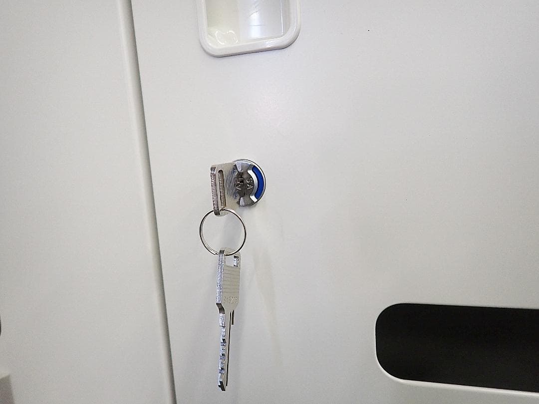 引取り限定　イトーキ　4人用モバイルロッカー　59-0126