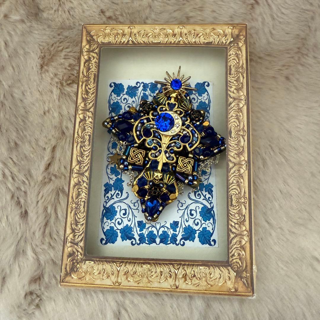 Piari ハンドメイド　ブローチ　十字架　青