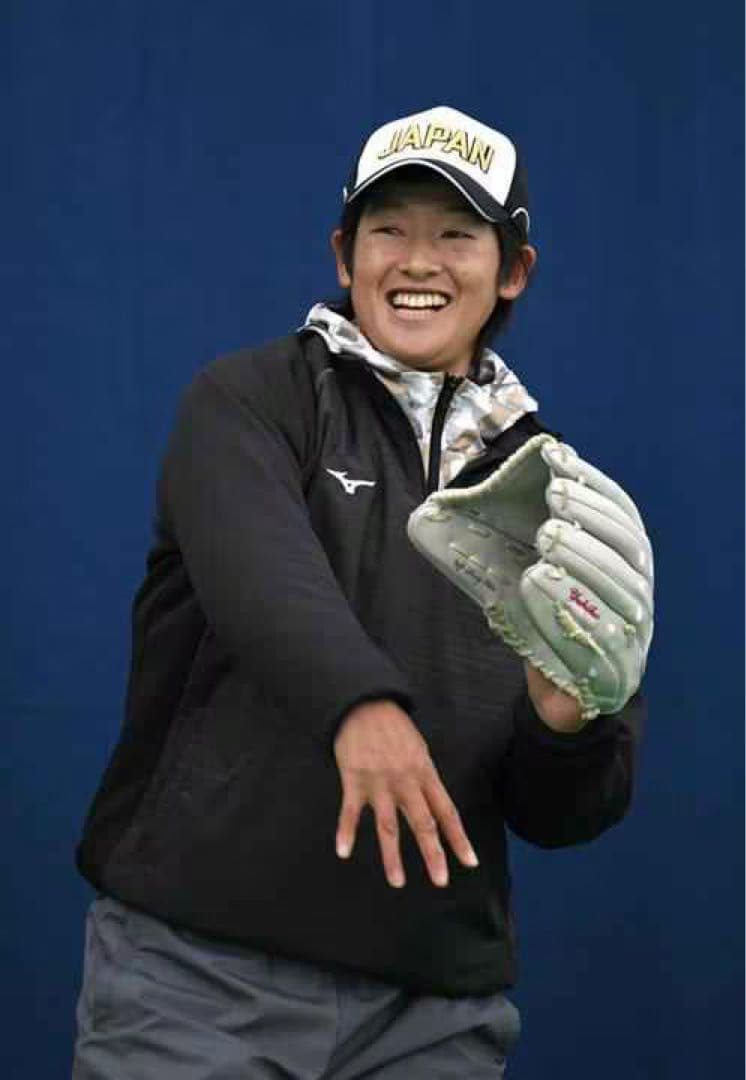 上野由岐子投手 プロ支給品 実使用グローブ ビックカメラ高崎 直筆サイン入り