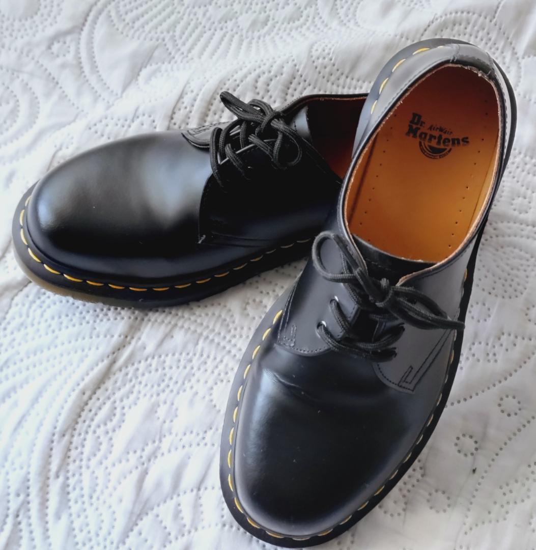 ☆美品☆　Dr. Martens 　スリーホール　黒レースアップ靴